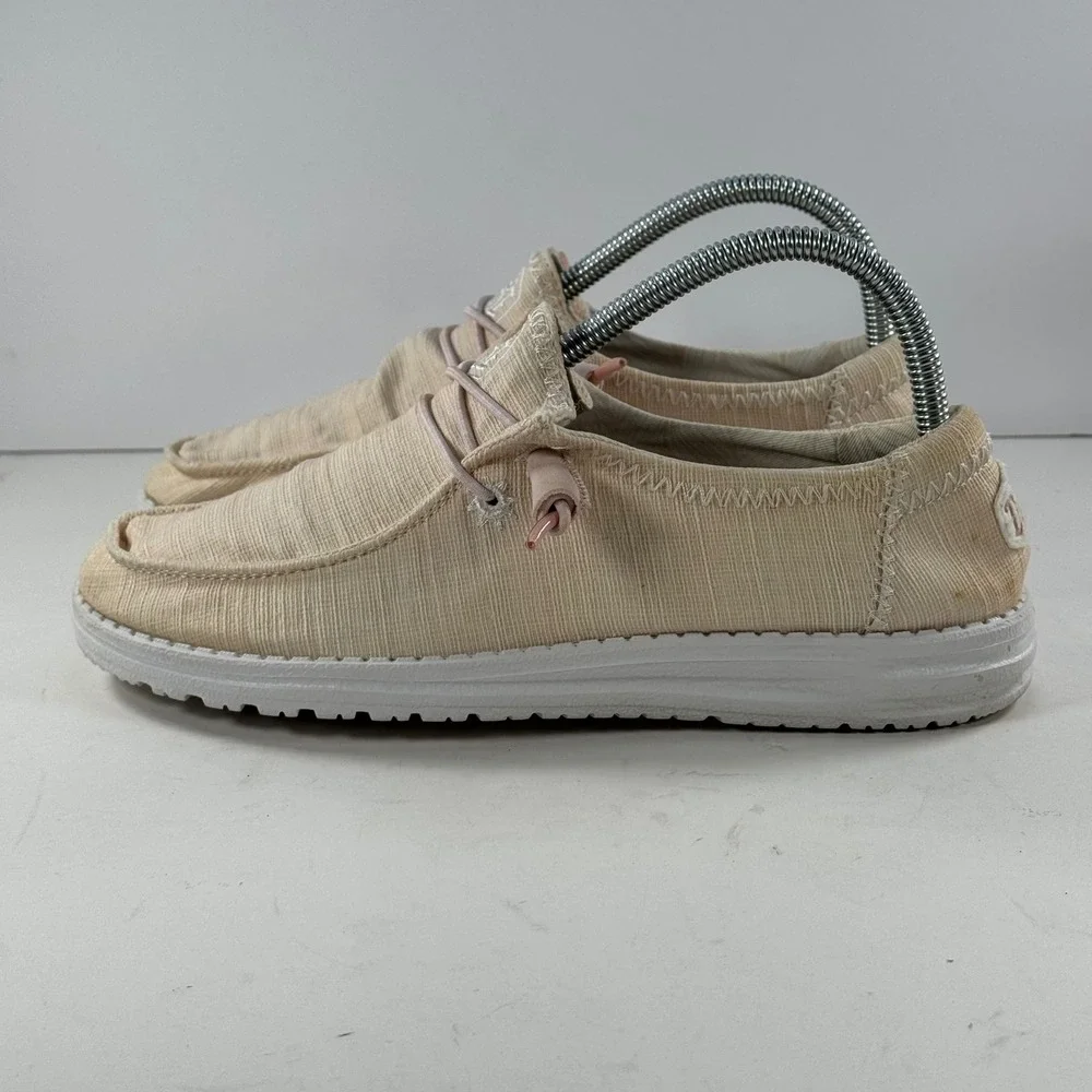 Hey Dude Wendy Star Loafer‎ Slip On Shoes Women's Size 8 Beige Canvas Casual